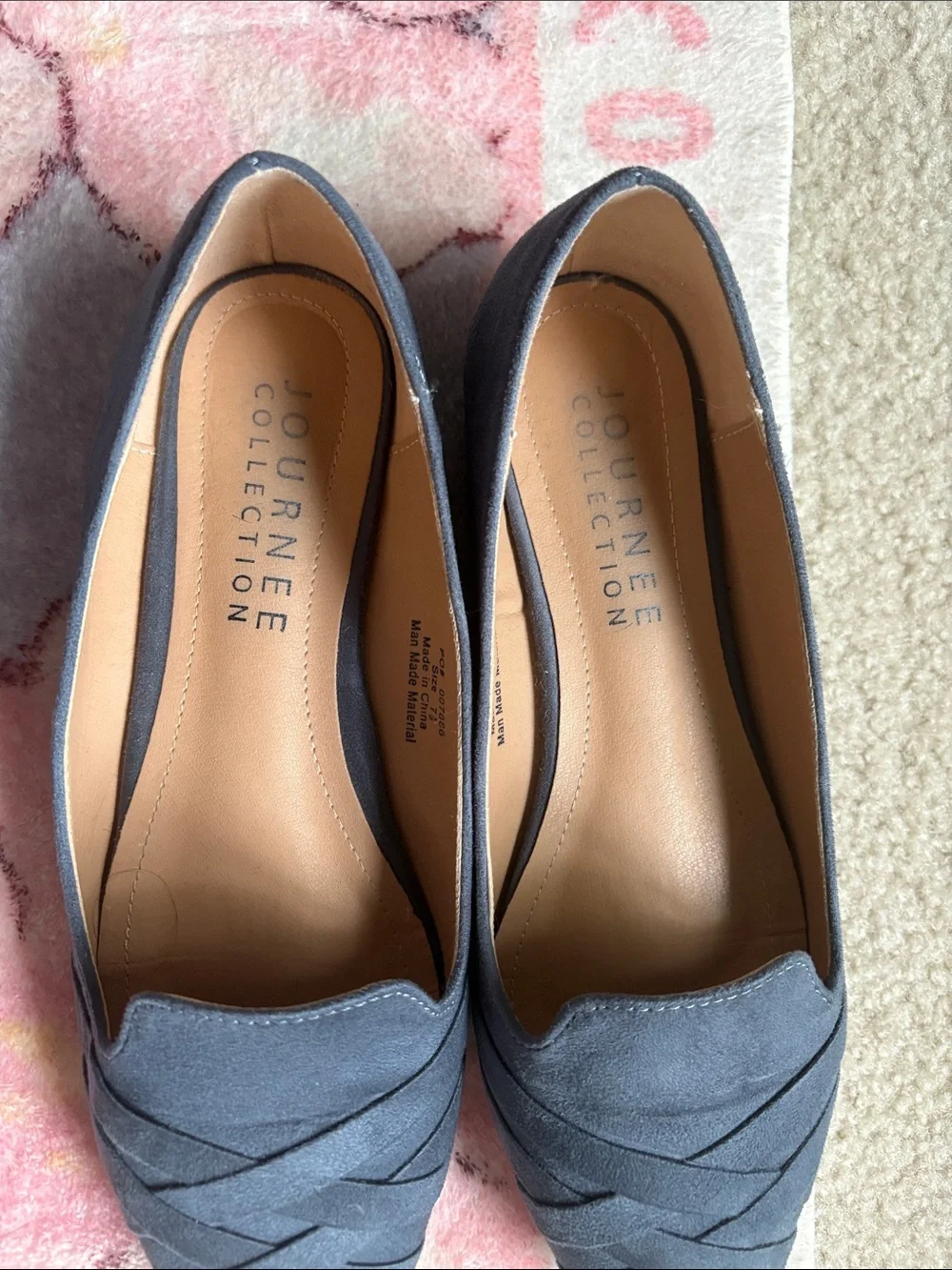 Pointed toe blue flats